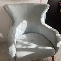 دو عدد مبل تکنفره به همراه ساعت فلزی