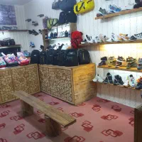 دکور مغازه مغازه با کیف کفش فروشی