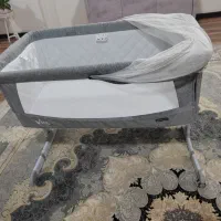 تخت کنار مادر