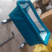 تخت کنار مادر