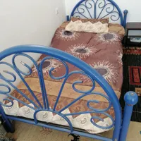 تخت فرفورژه یک نفره به همراه میز ارایش|تخت و سرویس خواب|شیراز, گویم|دیوار
