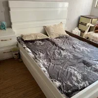 تخت دو نفره به همراه متعلقات