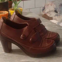 کفش چرم قهوه ای کاملا سالم و تمیز