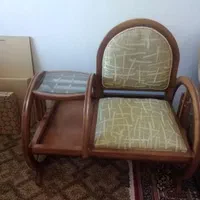 صندلی و میز تلفن