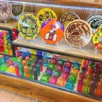 فروش ۲ عدد ویترین و دکور مغازه