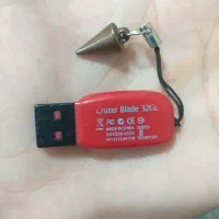 دو عدد فلش یکی۳۲گیگ یکی۸گیگ بایه رم میکرو۸گیگ