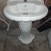 روشویی پایه دار چینی