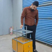 آینه قدی و میزناخن و صندلی چوبی ترولی تخت زیبایی|آرایشگاه و سالنهای زیبایی|کرج, گلدشت|دیوار