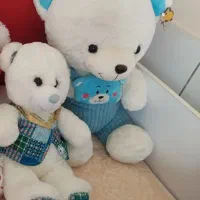 تعدادی اسباب بازی به فروش می رسد.