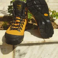 کفش کوهنوردی درحدنو نو ویبرام کرامپون خور