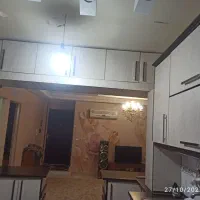 کابینت سالم و تمیز همراه با سینگ و هود کن