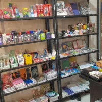 فروش کتاب و انواع  لوازم تحریر و بازی های فکری