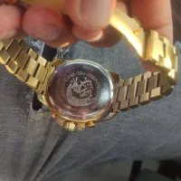 ساعت دیزل شاخ دار|ساعت|پرند, فاز ۴|دیوار