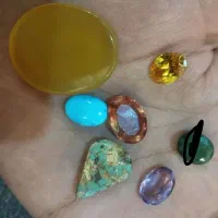 سنگ و نگین های انگشتر  و پلاک گردنی|جواهرات|شیراز, زرهی|دیوار