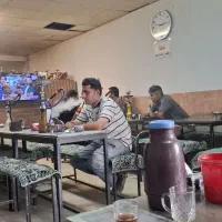 کارگر قهوه خانه چایی ریز نظافت