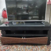 تلویزیون LG 43 اینچ همراه میز سالم و تمیز