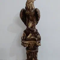 مجسمه ی عقاب با پایه گچی