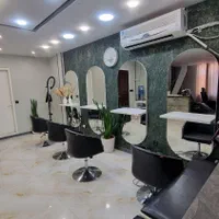 آینه ارایشگاه
