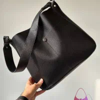 یک عدد کیف زنانه بامدارک پیداشده