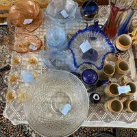 کریستال های قدیمی|ظروف سرو و پذیرایی|رشت, چله خانه|دیوار