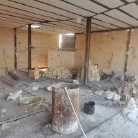 فروش سفتکاری دورقاب ۹۰ متر حاشیه ملک۸متر