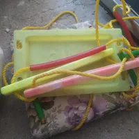 تعدادی وسیله بازی کودک و منزل