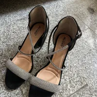 کفش مجلسی و کتونی اسپرت صندل