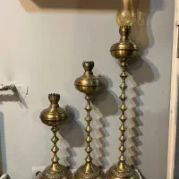 شمعدانی پایه بلند ایستاده