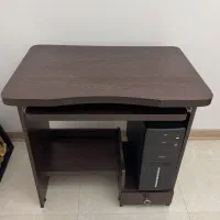 میز کامپیوتر MDF بسیار تمیز و کم‌استفاده
