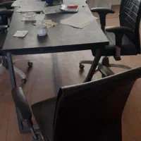 ۲ عدد صندلی گردان و ۲ عدد میز کنفرانس فروشی