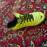 کفش مخصوص زمین چمن سایز۳۹