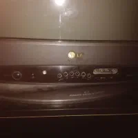 تلویزیون به همراه میز و دیجیتال|تلویزیون و پروژکتور|قم, یزدان‌شهر|دیوار