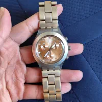 ساعت آنالوگ سواچ بژ طلایی