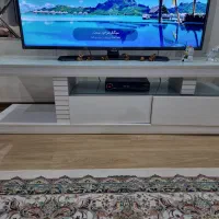 میز تلویزیون و ظروف پذیرایی