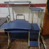 میز تحریر و کامپیوتر