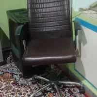 یک عدد صندلی چرخدار کارکرده