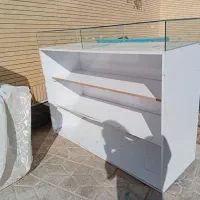 ویترین مغازه فروشی