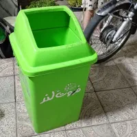 سطل آشغال و استند آدامس