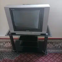 تلوزیون سامسونگ با میز تلوزیون سالم سالم