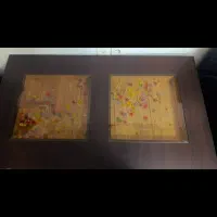 میز و چهار عدد گل میز