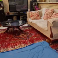 دو عدد فرش دستباف ۶متری رنگ لاکی