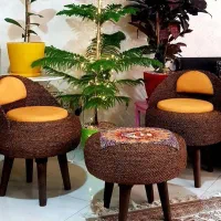 صندلی حصیری|میز و صندلی غذاخوری|تهران, فلسطین (میدان انقلاب)|دیوار