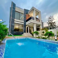 دوبلکس-مدرن-شهرکی-با-استخر-4-فصل-سنددار