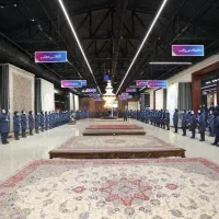 کارمند فروش در مجتمع اوریادمال