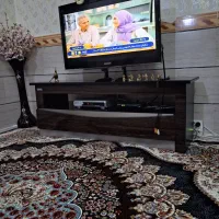 تلویزیون و میزش