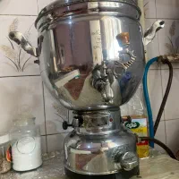 سماور نفتی که روی شعله گازی نصب شده