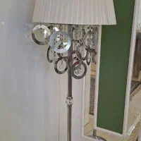 آباژور ایستاده