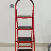 نردبان ۴ پله تاشو