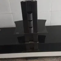 یک عدد میز تلوزیون