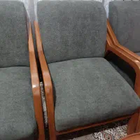 ۴ عدد مبل تک نفره و میز جلو مبلی و ۲ عدد عسلی نو